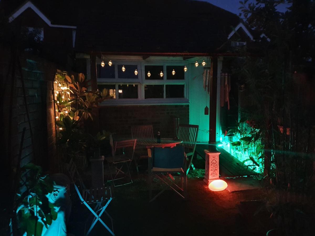Lotus Pod House Homestay Horsell Exteriör bild