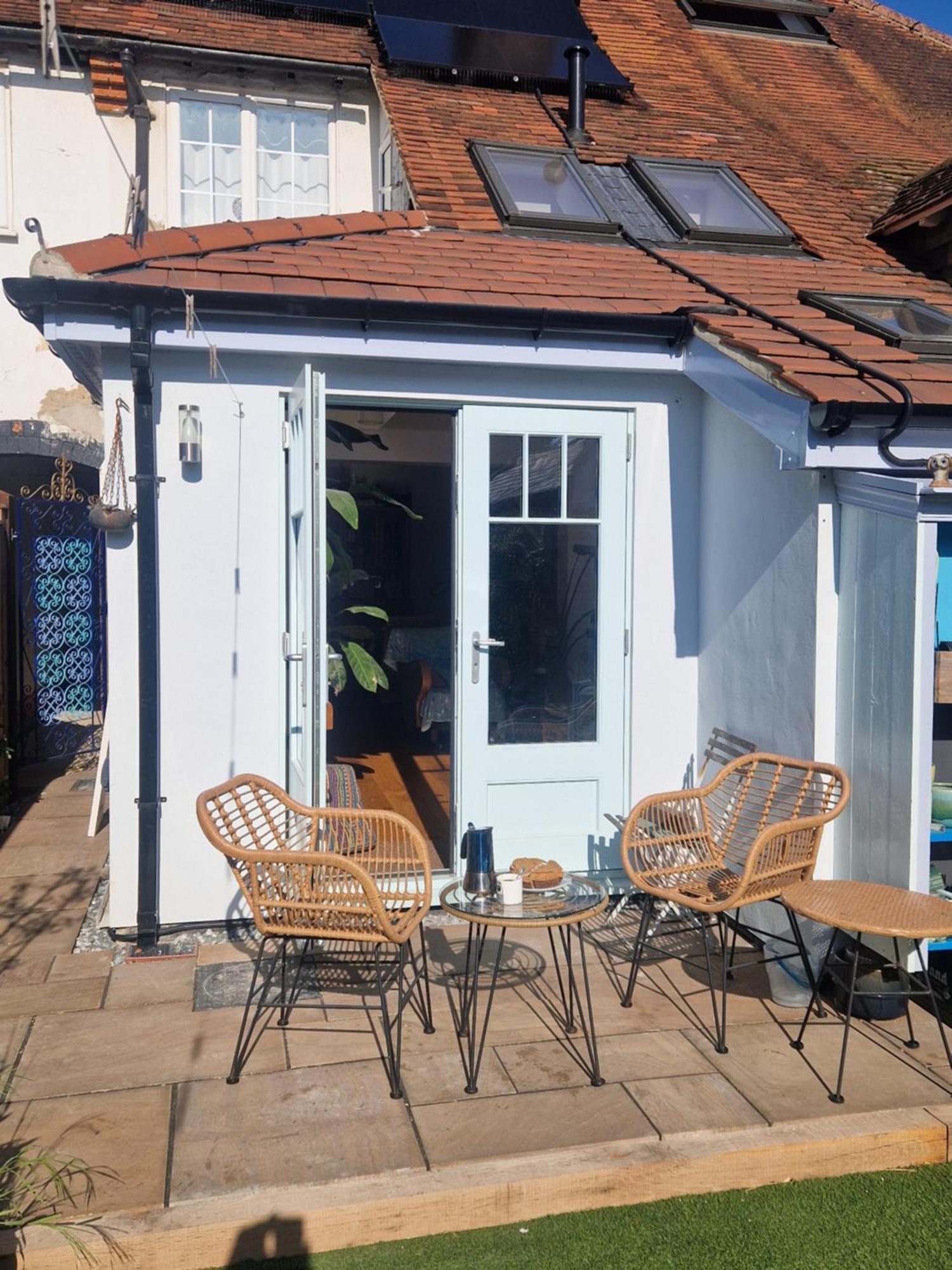 Lotus Pod House Homestay Horsell Exteriör bild